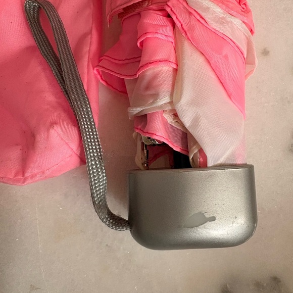 Baby Phat Pink and White Umbrella Travel Umbrella - Picture 3 of 8